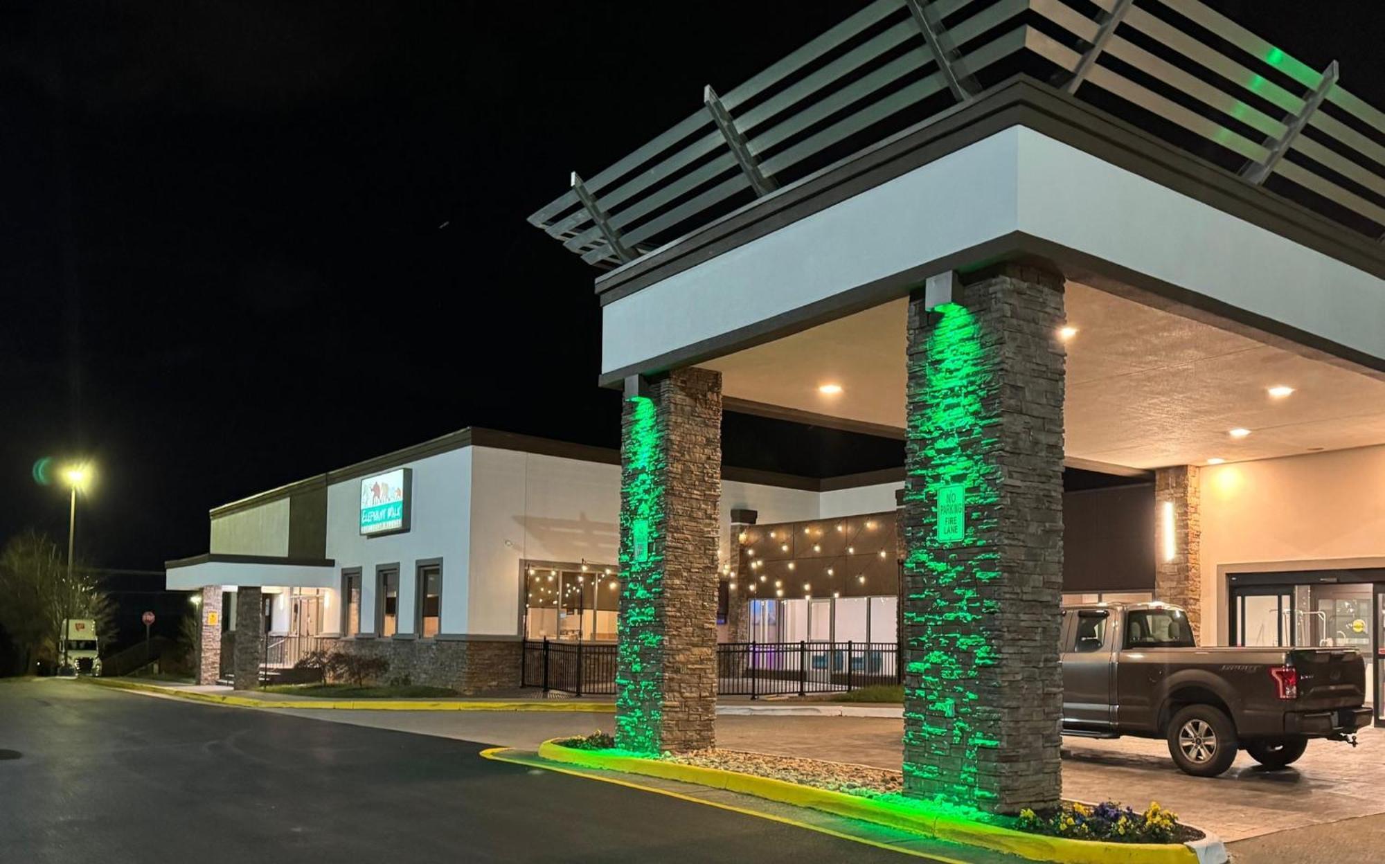 Holiday Inn Roanoke - Tanglewood Route 419 & I 581 By Ihg Exterior foto